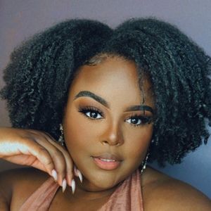 Meet your Posher, Camille